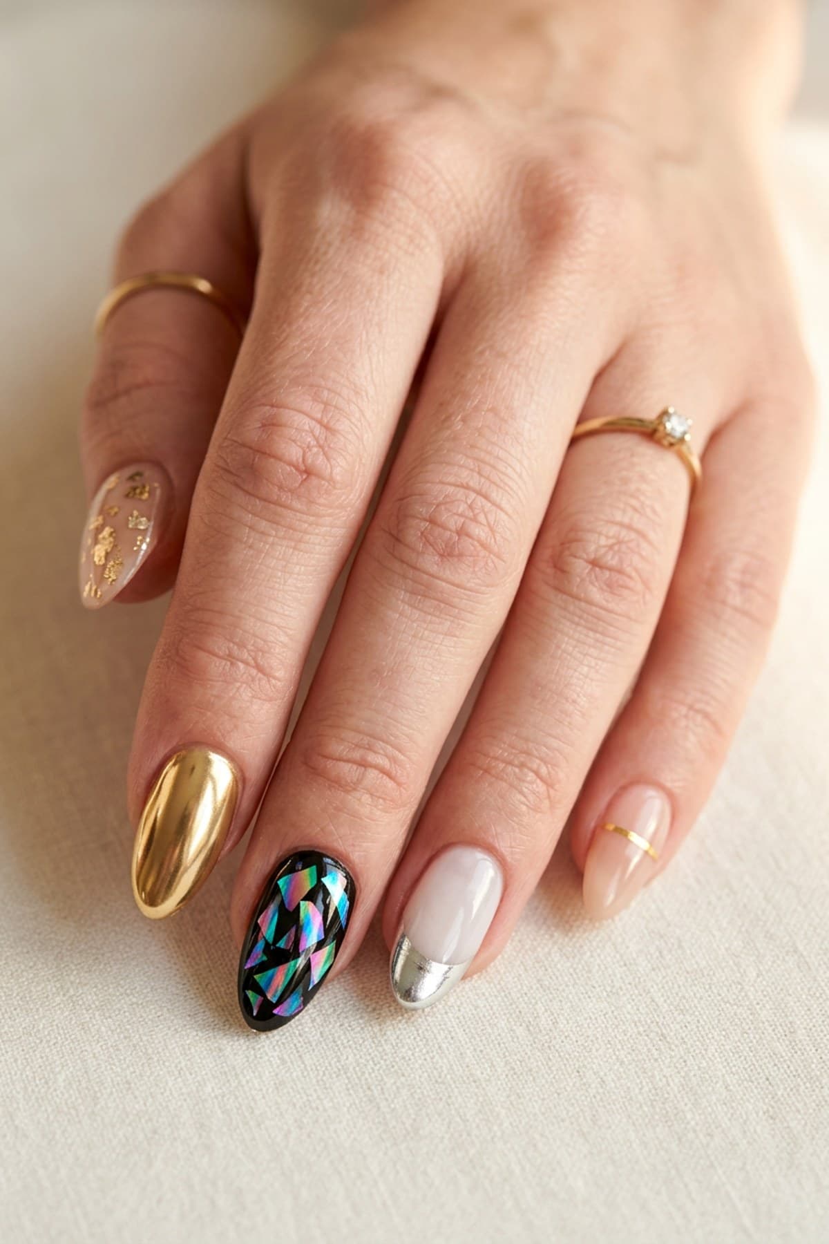 Foil Nails: 30+ Gold, Chrome & Shattered Glass Ideas