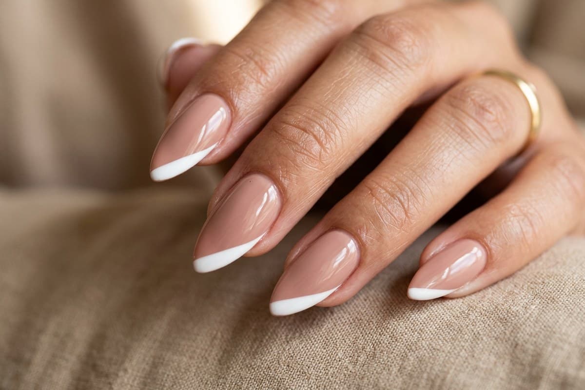 Minimalist & Nude Lipstick Nails