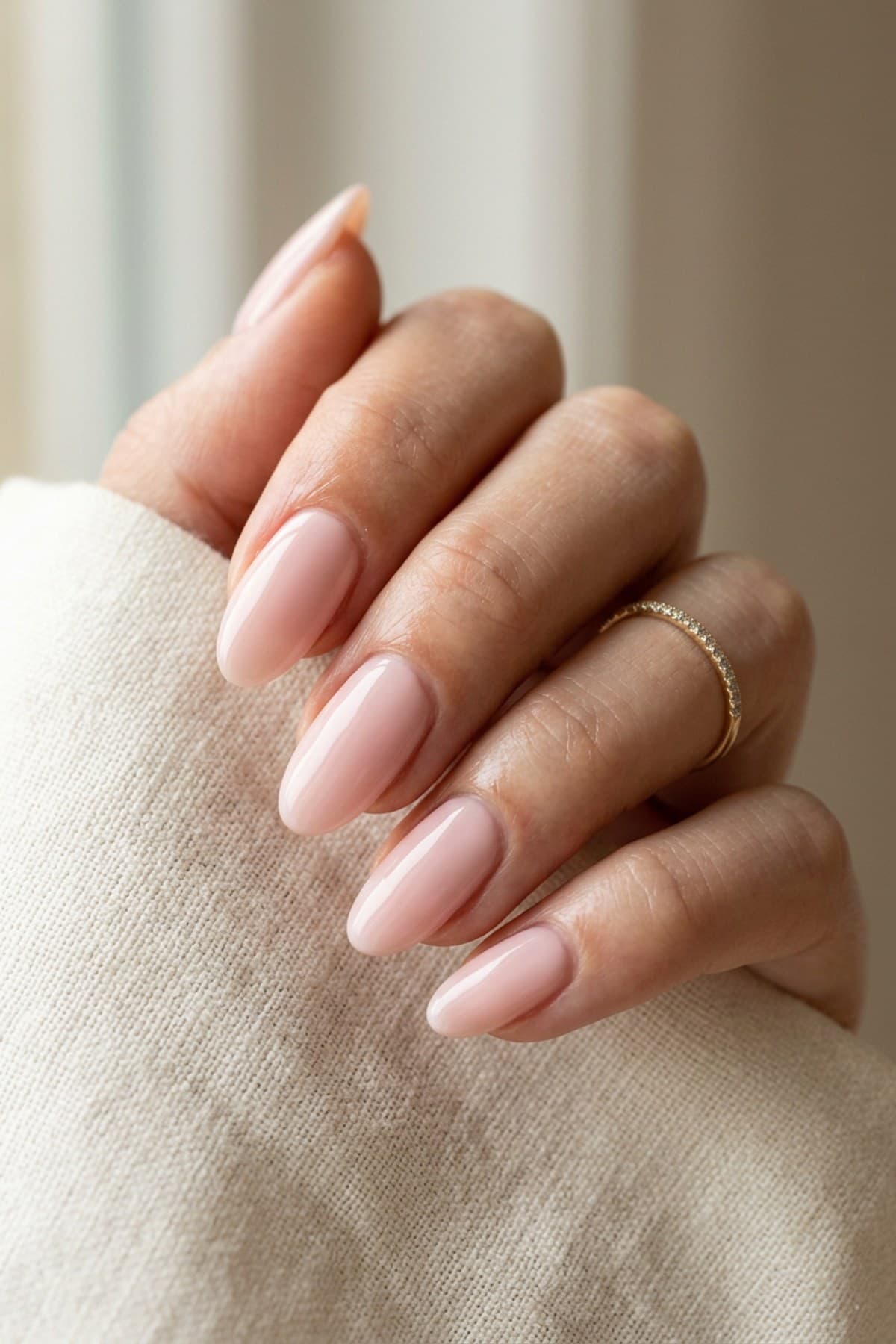 Oval Nails: The Complete Shape Guide (Designs + DIY)
