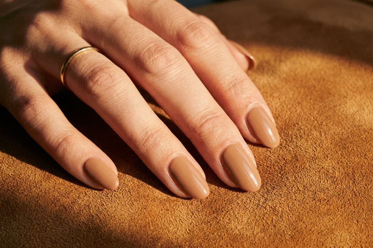 Oval French Tips & Cuticle Lines